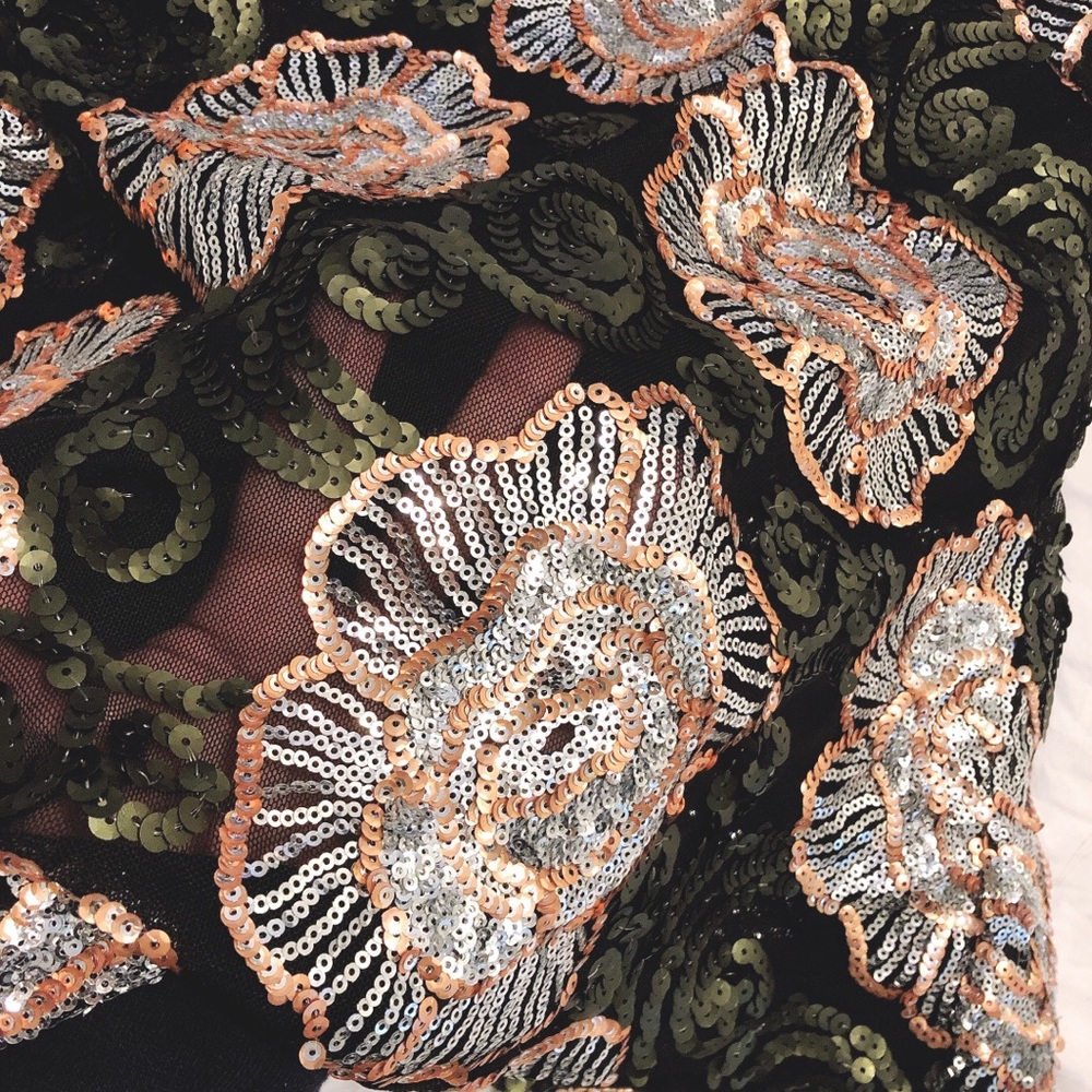 Beautiful sequin top - Picture 3 of 4